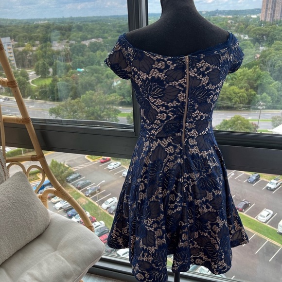 Vintage Lace fit and flare skater dress size small - Picture 3 of 10